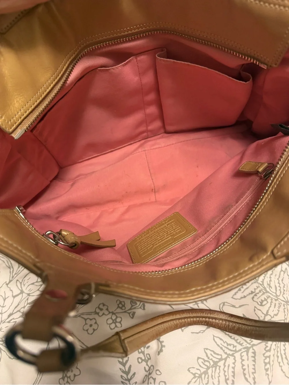 Vintage Coach Soho Tan Leather Shoulder Tote with Polished Logo Plaque